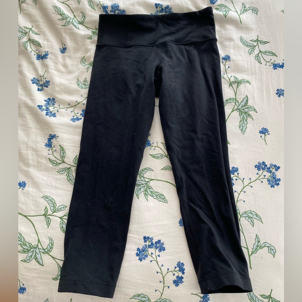 Low rise cropped Lululemon black leggings size 4